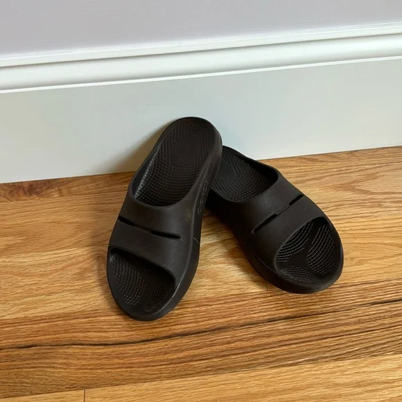 OOFOS WOMEN'S OOAHH SLIDE SANDAL - Picture 1 of 6